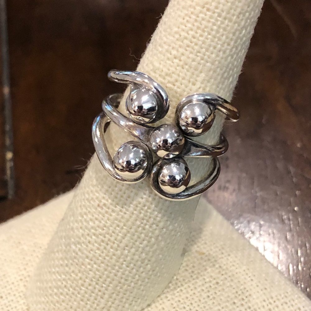 Modern Style Sterling Silver Split Shank Ring Size 7